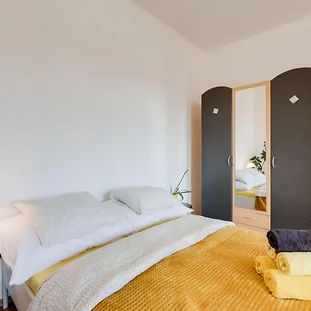 Sunshine Apartment Near The City Center Prague Exterior photo